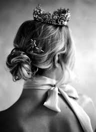 Black And White Crown Aesthetic Pin By Chelle M On B W Women S Fashion Crown Aesthetic Beauty Model