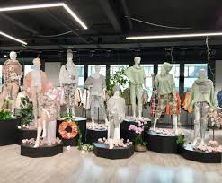 Ausgesucht von über 120 marken und mehr als 200.000 modehäusern weltweit. Fashion Net