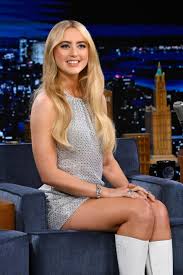 Your girlfriend Kathryn Newton has a surprise for you! - Image Chest