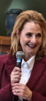 Fort Smith library officer retires after 18 years