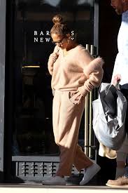 In the video, j.lo puts her. Jennifer Lopez Beweist Diese Weissen Sneaker Sind Noch Immer Der Bequemste Herbst Trend 2020 Vogue Germany