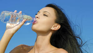 Plastflasker er aldri helt tette