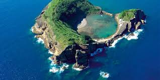 This page was last edited on 16 july 2020, at 01:59. Pesona Fenomena Danau Ditengah Laut Vila Franca Do Campo Di Portugal Jakartainsight Com