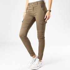 Le choix d'un pantalon femme repose sur plusieurs critères. Collection Tendances 21 Modeles Tenue Pantalon Cargo Femme 2021 Fitostic Com Sport Mode Beaute Lifestyle Magazine