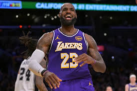 LeBron James’ live podcast drawing speculation about his decision
