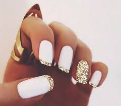 Uñas blancas con puntos negros. Disenos De Unas Disenos De Unas Unas Blancas