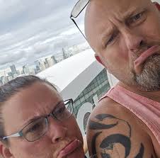 Which is better for flooring installation, Lowe's or Home Depot?