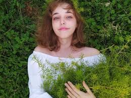 Sinestesia: Ana Eulália enxerga notas musicais e sente cheiro em vozes