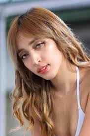 Brandy Lyman's Instagram, Twitter & Facebook