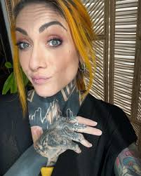 ashcostello ❤️We have so much more in common then I could ever imagine 🤗  #girls #metal #singer #love