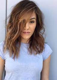 Cute Messy Shoulder Length Hair With Highlights Parted At The Side Haircuts For Medium Hair Long Face Hairstyles Medium Length Hair Styles