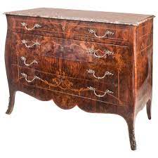 Stunning Late 19th Century French Book Matched Figured Walnut Commode 1stdibs Com Antique Furniture For Sale Antique Furniture Antiques