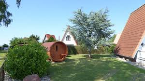 Idyllisches Finnhaus Mit Aussensauna Und Schonem Garten Finnhaus Am Bodden In Gross Mohrdorf Kinnbackenhagen Bei Stralsund Urlaub Mit Hund Hundestrand Garten