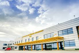 Aeroportul international avram iancu cluj anunta astazi, 24.02.2021, lansarea zborurilor regulate catre dubai (emiratele arabe unite), destinatie care. Cum Se ReorganizeazÄ Aeroportul Cluj DupÄ 15 Mai Maximum 35 De Persoane In Autobuz Èi SpaÈii Suplimentare In Corturi Ebs Radio
