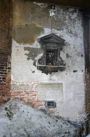 Pope innocent iii decreed that these should be installed in homes for foundlings so that women could leave their child in secret instead of killing them, a practice clearly evident from the numerous. File 9402 Venezia Calle Della Pieta Lapide Della Ex Ruota Degli Esposti 1548 Foto Giovanni Dall Orto 12 Aug 2007 Jpg Wikipedia