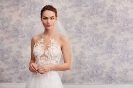 Wir sind sicher, dass unter unseren brautkleidern das kleid ihrer träume ist. Brautkleid In Creme Im Prinzessstil Mit Voluminosem Tullrock Und Transparentem Spitzentop Mit Tattoo Effekt Von Lilly Modell 08 4010 Heiraten Mit Braut De