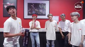 You will feel amazing with their friendship in korean entertainment! Vostfr Bangtan Bomb Who Made A Surprise Visit Park Bogum Youtube