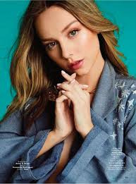 La actriz española cautivó a todos rápidamente, y no solo se volvió una sensación viral de instagram con sus bailes y las postales de sus viajes, sino que además demostró que lo suyo es la moda. Ester Exposito In Cosmopolitan Magazine Mexico April 2020 Hawtcelebs