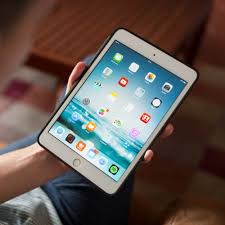 Bride Getting Ready Putting On Makeup Ipad Hacks Iphone Life Hacks Ipad Mini Wallpaper