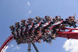 Petersburg pada 1784.struktur bangunan meluncur itu dibina daripada kayu gergaji yang diselaputi ais setebal. History Of The Roller Coaster Sutori