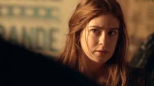 Eliza rejeita dinheiro de Arthur e foge: 'Não sou dessas'