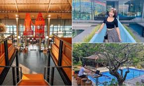 Dec 10, 2019 · di lawangwangi, kamu bisa melihat keindahan kota bandung dari sudut pandang yang berbeda, yaitu dari sebuah dek yang terdapat di satu sudut cafe. Lawangwangi Creative Space Cafe Tempat Nongkrong Sekaligus Galeri Seni Yang Sangat Unik Di Bandung Pecinta Seni Wajib Mampir
