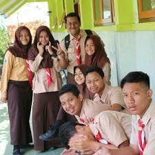 Mengutip dari cataran indonesia pusaka (2019) yang ditulis oleh dr. Sebutkan 10 Makna Yang Terkandung Dalam Lagu Maju Tak Gentar Brainly Co Id