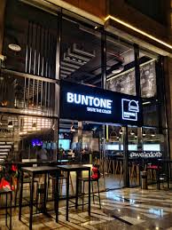 عاشق مطاعم على تويتر اغرب مطعم برجر بالسعودية برجر لحم غزال الخبز نكهات غريبه خبز اخضر بطعم الريحان خبز ازرق بطعم التوت الازرق خبز احمر بطعم الفلفل الحار