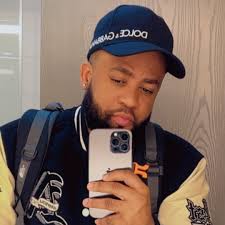 Eunide Lazare, 34 ans, atteinte d'une grave maladie, a été déclarée morte  et inhumée au cimetière de Turgeau en avril 2008. Quatre mois plus tard,  elle a été retrouvée au marché de