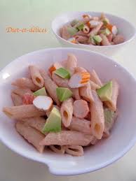 Salade De Pates A L Avocat Au Surimi Et Sauce Cocktail Allegee Salade De Pates Avocat Surimi Surimi