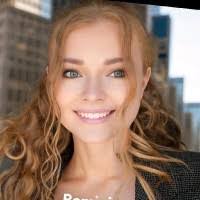 Sarah Hoadley's Instagram, Twitter & Facebook