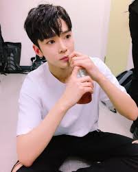 View this post on instagram open! Rowoon ë¡œìš´ Sf9 Rowoon áº£nh Va Video Tren Instagram Sf9 Sf9 Rowoon Donovan