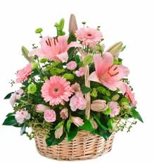 Cesto di fiori e rosa per Pasqua