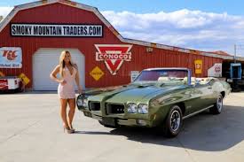 She gets my vote for sure, someone needs to track her down and put her in front of a gto. 1970 Pontiac Gto Convertible 400 Ps Power Top Automatic And Girl Girls And Cars Cars Background Wallpapers On Desktop Nexus Image 2301745