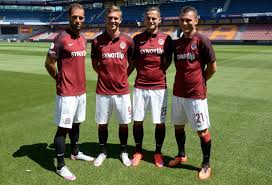 Ty navíc budou nést tři pruhy, jelikož sparta se po 26 letech vrátila k adidasu. Rivalove Meni Dresy Sparta Sazi Na Tradici Plzen Na Novoty Aktualne Cz