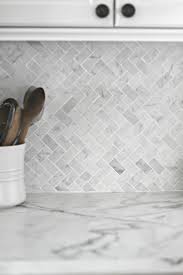quartz counter tops what you need to know before buying quartz 101 so you can decid farmhouse kitchen backsplash kitchen backsplash trends kitchen splashback