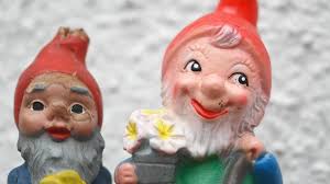 Gartenzwerge lockern jeden garten auf und sie sind bei vielen sammlern sehr beliebt. Geliebt Und Gehasst Die Lange Geschichte Der Gartenzwerge