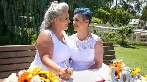 Résultat de recherche d'images pour "happy australian couple"