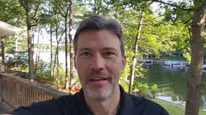 How to listen to sales call recordings in your downtime