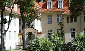 Wer in berlin eine wohnung braucht, ist bei den landeseigenen gut aufgehoben. Wohnen Im Denkmal