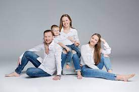 Rodzinna Sesja Zdjeciowa W Studio Warszawa Ania Mioduszewska Fotografia Family Studio Photography Family Portrait Poses Studio Family Portraits