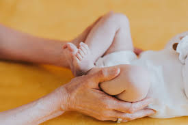 Jeder säugling und jedes baby sollte zumindest einmal im leben bei einem osteopathen gewesen sein, um symbolisch, die weichen auf. Babys Osteopathie In Kassel Angela China