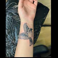 Realism Wrist Bird Tattoo Bird Tattoos For Women Tattoos Best Tattoos For Women