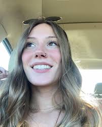 Alyson Waller's Instagram, Twitter & Facebook