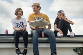 Hanna sullivan, kurz hanni genannt, und. Blickpunkt Film Film Hanni Nanni Mehr Als Beste Freunde