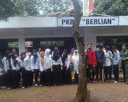 Soal soal dimaksud untuk membantu para peserta program paket c dalam menghadapi ujian nasional un yang pada umumnya dilaksanakan dengan moda unbk ujian nasional berbasis komputer. Pkbm Celah Cahaya Kunci Jawaban Ujian Sekolah Pendidikan Kesetaraan Paket C 2021