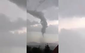 Trąba powietrzna przejdź do galerii. Iaioixikmrylem