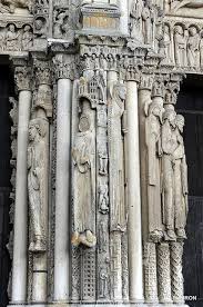 Les Statues Colonnettes De La Cathedrale De Chartres Cathedrale Statues Monument Religieux