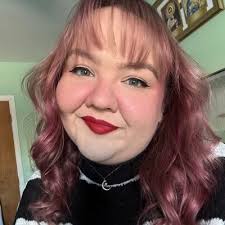 Anna Regalado (@_annair_)