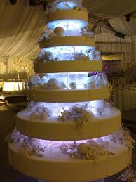 Huge Wedding Cake With Lights Weddingcake Wedding Luxurywedding Martrimonio Boda Casam Huge Wedding Cakes Elegant Wedding Cakes Extravagant Wedding Cakes